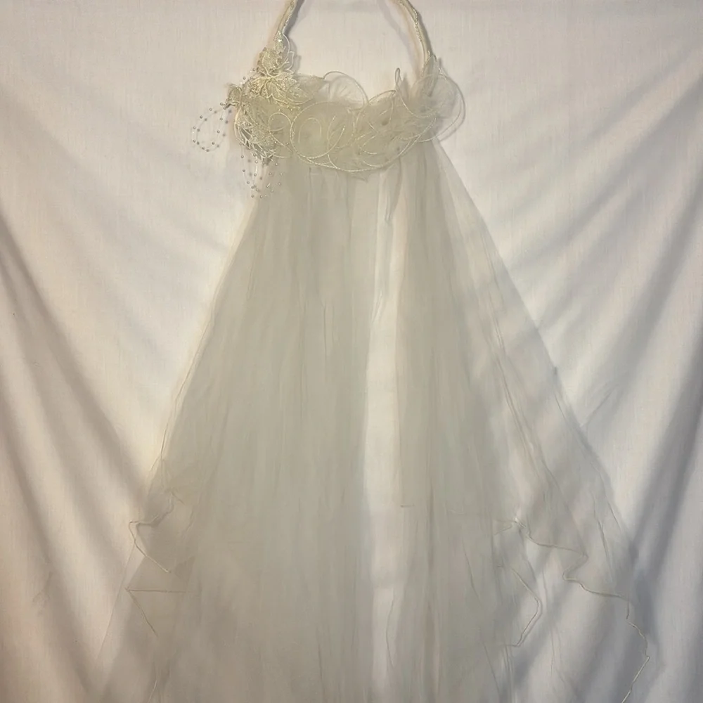 Vintage 1950s White Wedding Vail Beaded Floral
